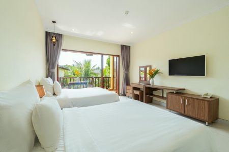 2-Bedroom Connecting Door with Garden View
